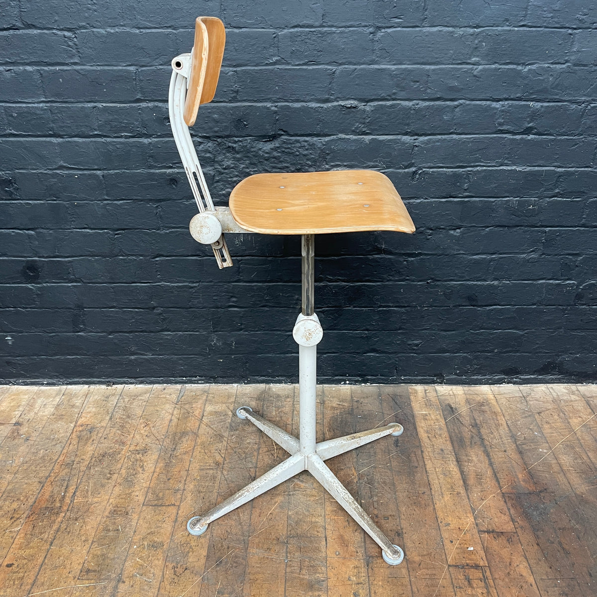 Industrial swivel adjustable higher draughting office chair ahrend cirkel 1