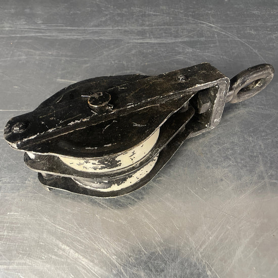 Pulley block Qty 1