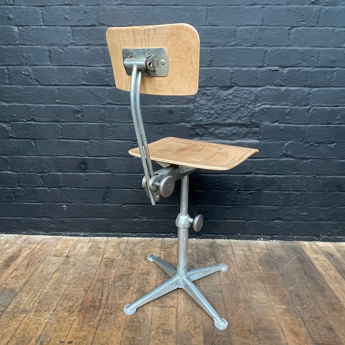 Industrial swivel adjustable draughting office chair ahrend cirkel 2