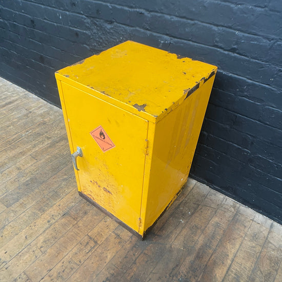 Industrial hazardous cabinet Qty 1