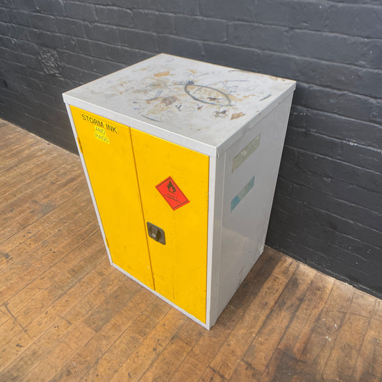 Industrial hazardous cabinet Qty 1